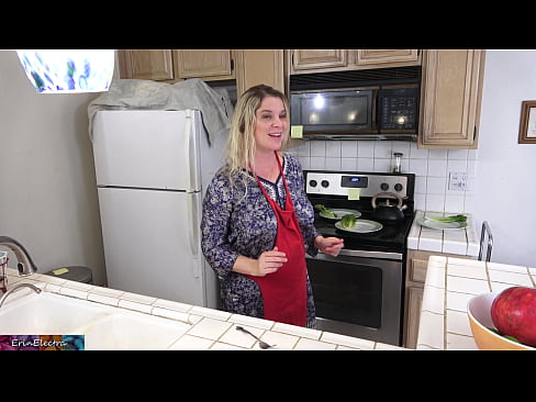 ❤️ A madrasta a ordenhá-lo na cozinha antes do seu encontro Porno real em porno pt.hentaisun.ru ❌