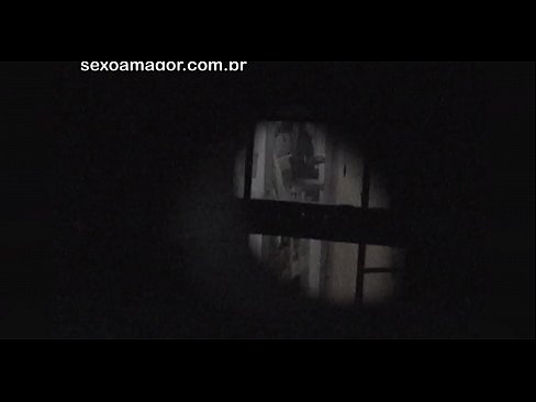 ❤️ Lourinho é filmado secretamente por um voyeur de bairro escondido atrás de tijolos ocos Porno real em porno pt.hentaisun.ru ❌