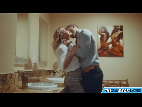 ❤️ Quando uma loira peituda o seduz numa casa de banho pública Porno real em porno pt.hentaisun.ru ❌